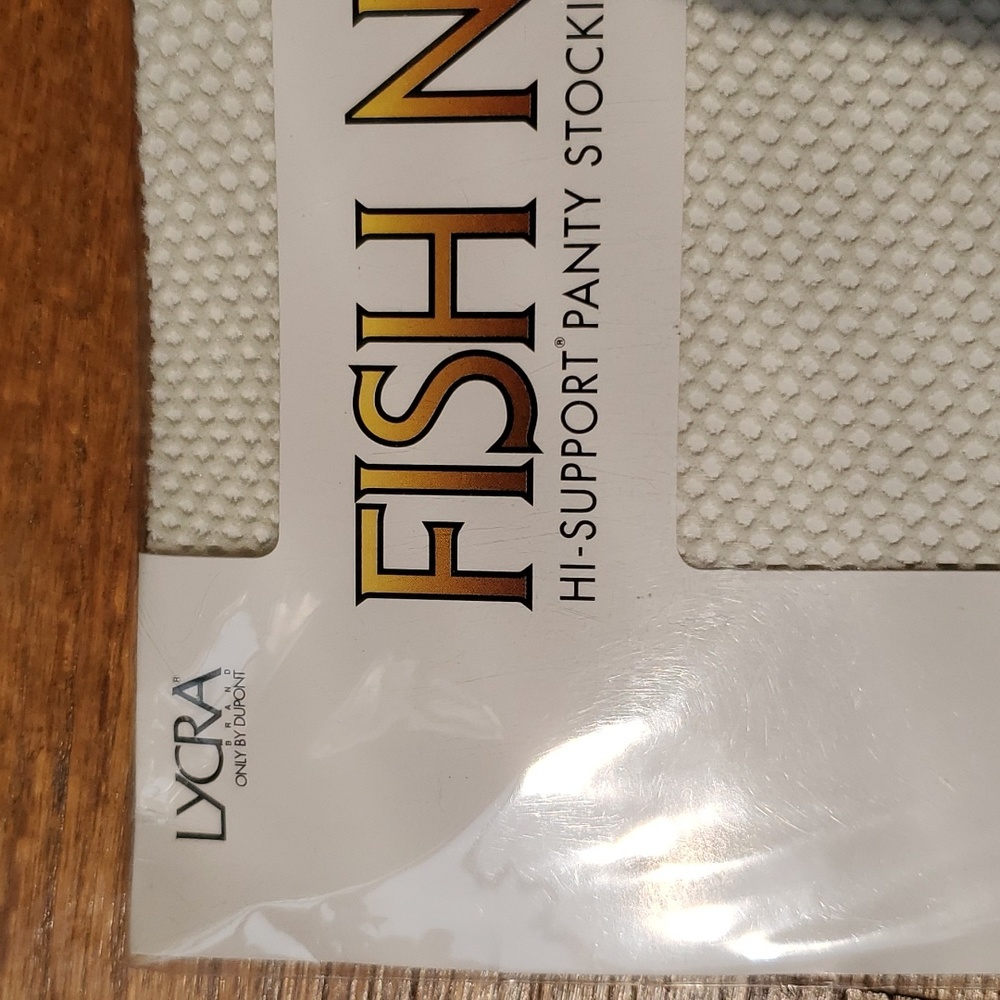 Fish Net High-Support Pantyhose - Picture 6 of 16